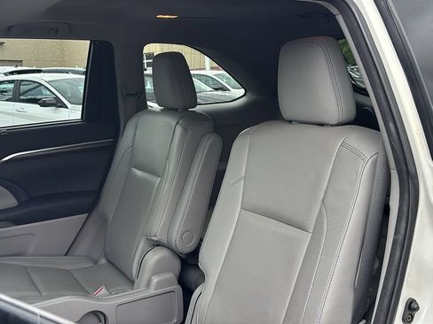 Used 2014 Toyota Highlander Limited w/ Driver Technology Package AWD/4WD image 27