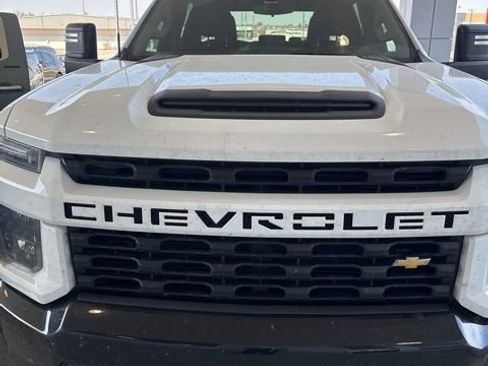 Used 2022 Chevrolet Silverado 2500 Custom image 2