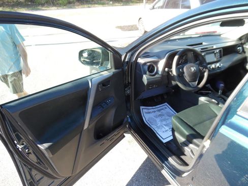 Used 2017 Toyota RAV4 LE image 9