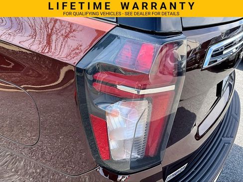 Used 2022 Chevrolet Tahoe Premier AWD/4WD image 34