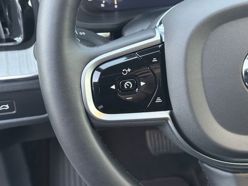 Certified 2025 Volvo XC60 B5 Plus image 19