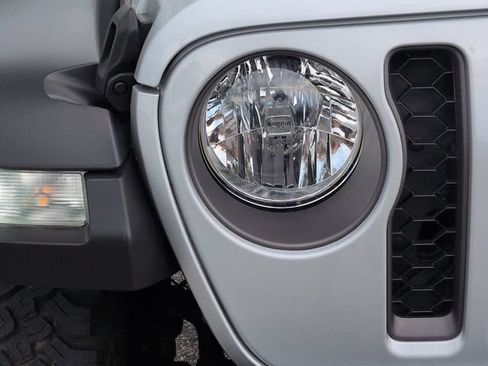 Used 2023 Jeep Gladiator Mojave w/ Cold Weather Group AWD/4WD image 10