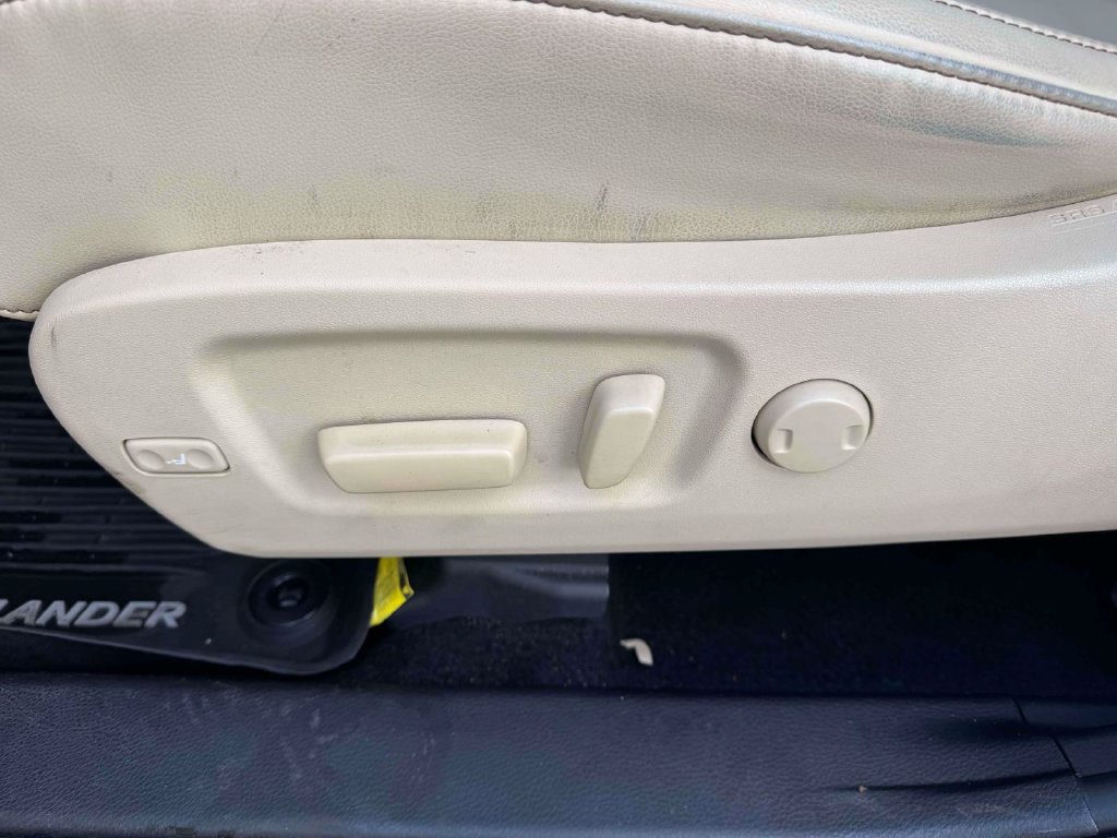 Used 2019 Toyota Highlander XLE AWD/4WD image 16