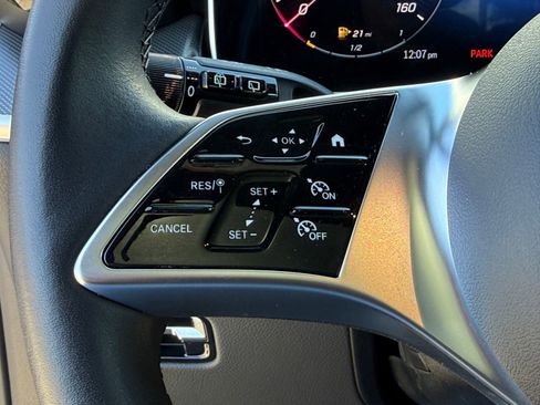 Used 2025 Mercedes-Benz GLC 300 image 32