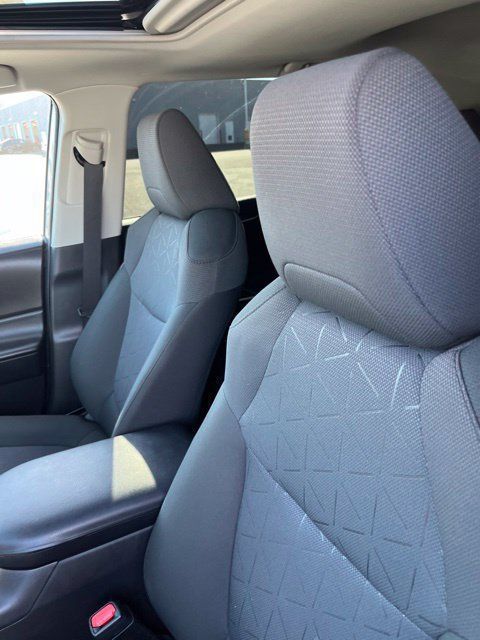 Used 2024 Toyota RAV4 XLE w/ Convenience Package FWD image 5