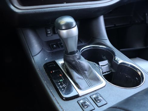 Used 2019 Toyota Highlander XLE image 28