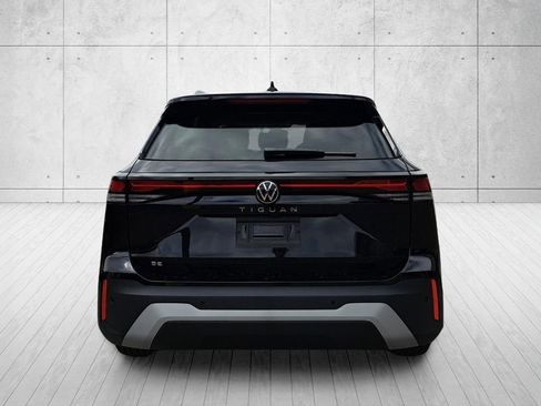 New 2026 Volkswagen Tiguan SE FWD image 6