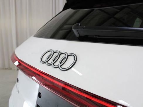 Used 2025 Audi Q5 Premium w/ Convenience Package AWD/4WD image 32