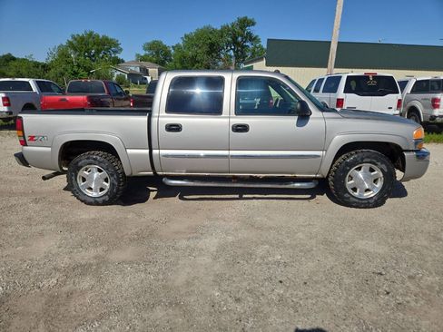 Used 2004 GMC Sierra 1500 SLT w/ Off-Road Package AWD/4WD image 2