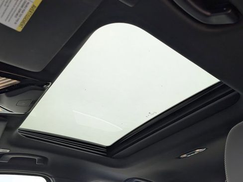 Used 2025 BMW 330i Sedan w/ M Sport Package image 16