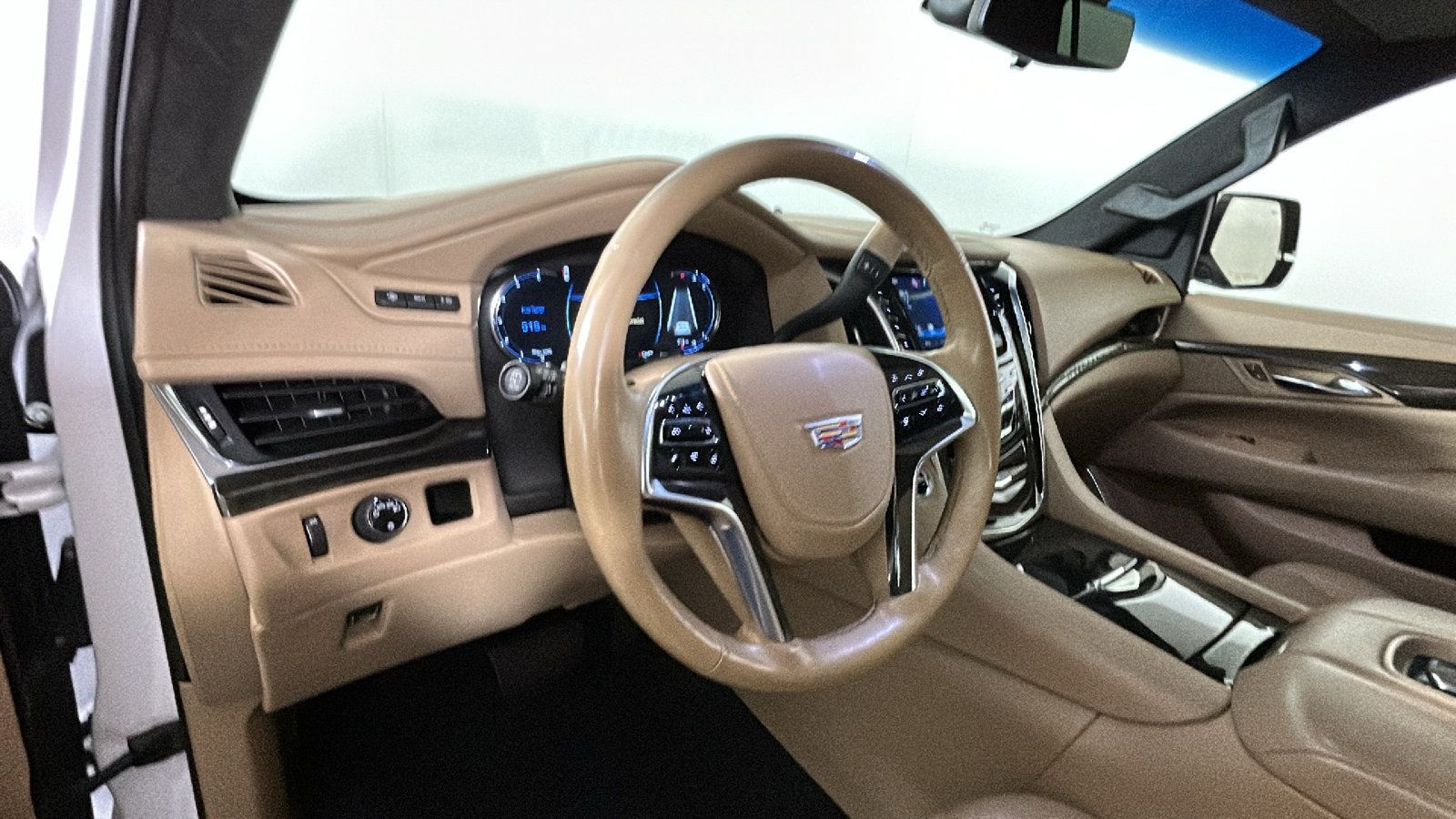 Used 2019 Cadillac Escalade Platinum RWD image 16