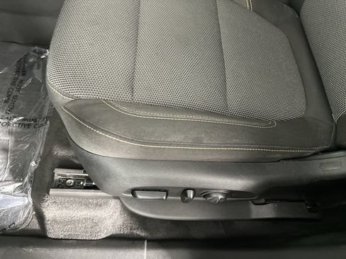 Used 2020 Chevrolet Traverse LT FWD image 4
