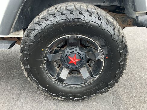 Used 2013 Jeep Wrangler Sport AWD/4WD image 12