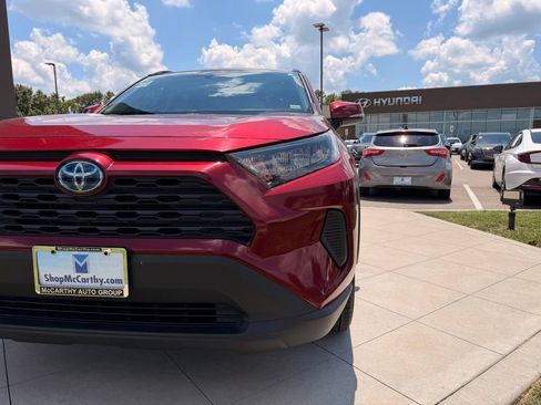 Used 2021 Toyota RAV4 LE AWD/4WD image 12