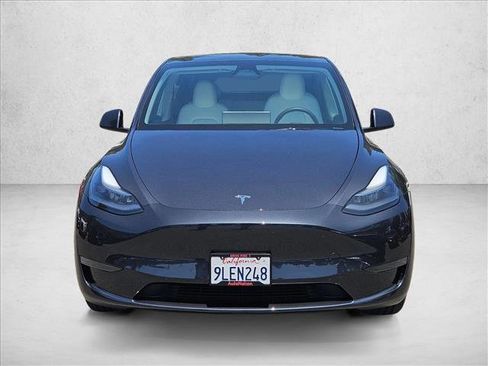 Used 2024 Tesla Model Y 2WD image 2