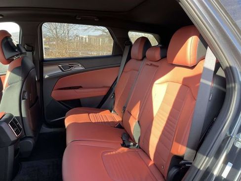 Used 2025 Kia Sportage SX image 17