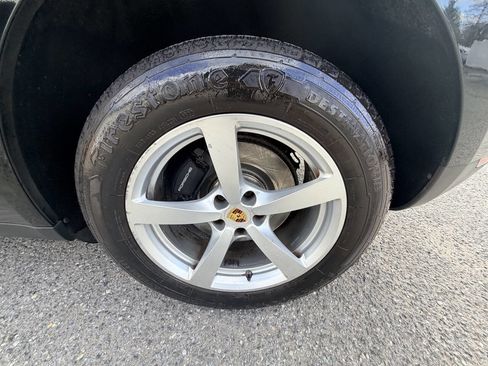 Used 2018 Porsche Macan Base AWD 4dr SUV image 21