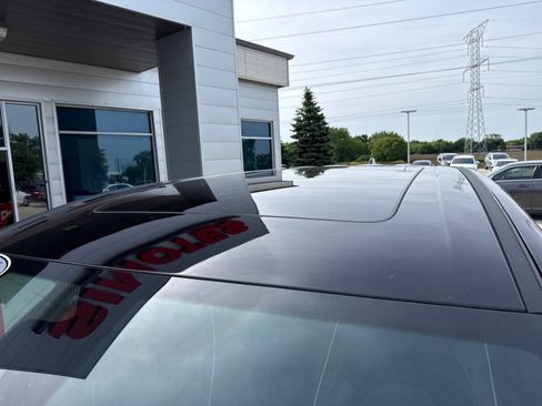 Used 2026 Chrysler Pacifica Limited FWD image 8