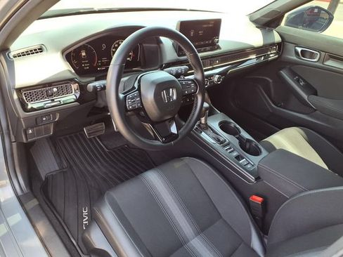 Used 2025 Honda Civic Sport image 6