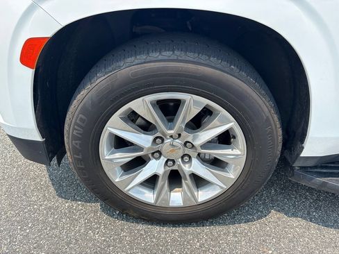 Used 2023 Chevrolet Suburban Premier AWD/4WD image 10