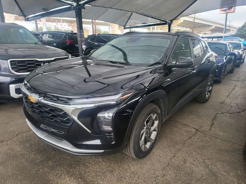 Used 2025 Chevrolet Trax LT w/ LT Convenience Package image 1