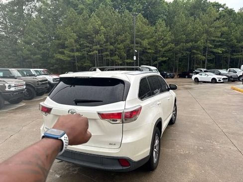 Used 2015 Toyota Highlander XLE FWD image 14