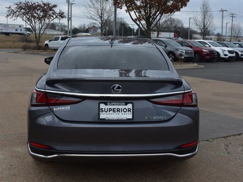 Used 2019 Lexus ES 300h w/ Luxury Package image 6