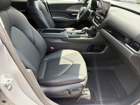 Certified 2025 Toyota Grand Highlander FWD image 15