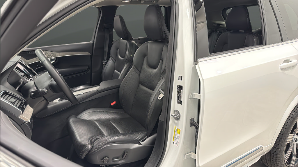 Used 2024 Volvo XC90 T8 Ultimate w/ Protection Package Premier AWD/4WD image 9