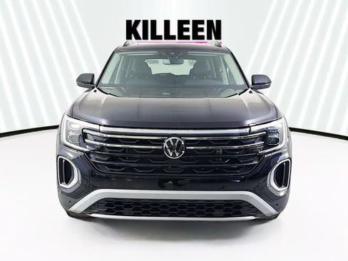 Used 2025 Volkswagen Atlas Peak Edition SE AWD/4WD image 2