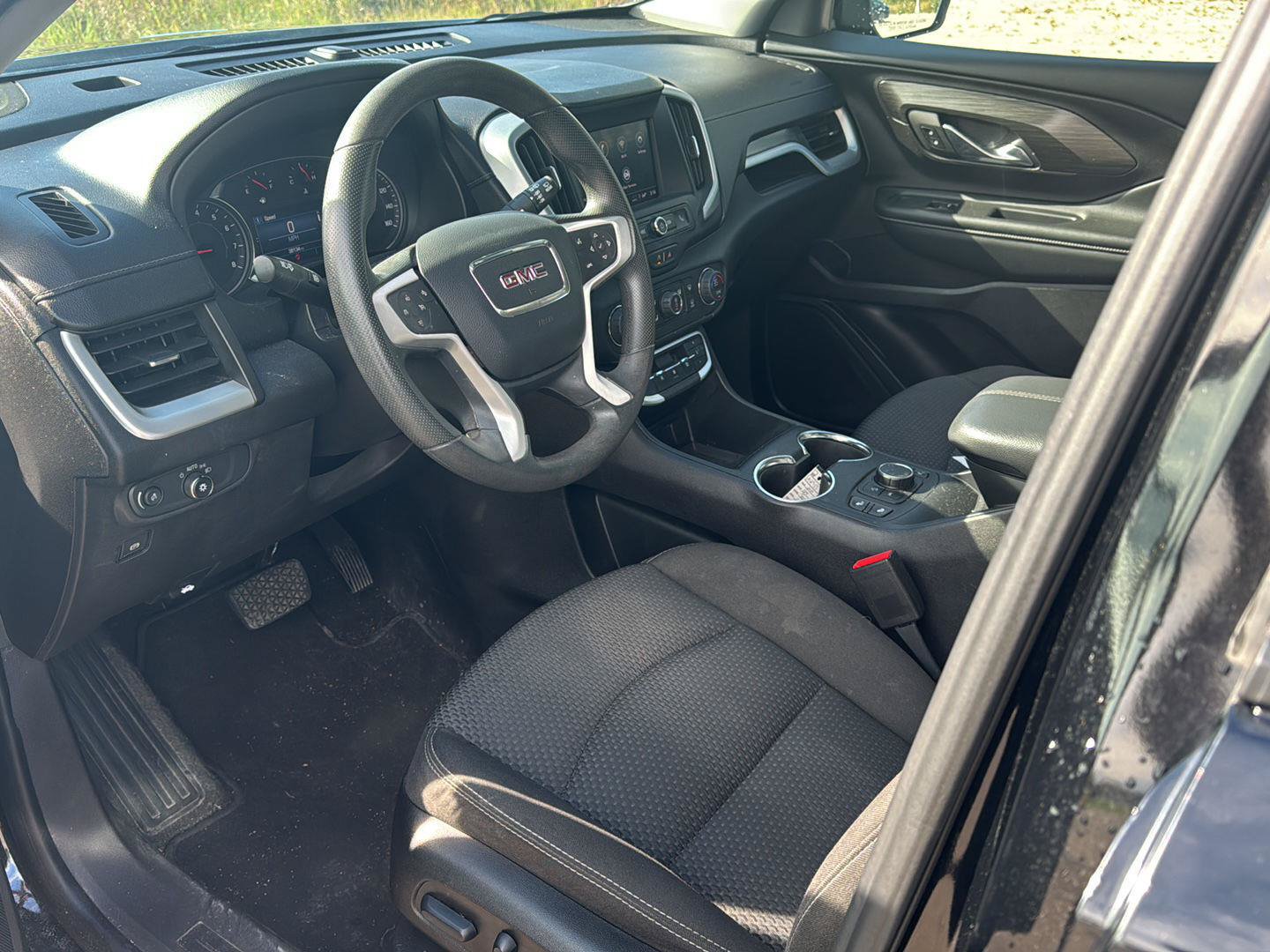 Used 2024 GMC Terrain SLE w/ Driver Convenience Package AWD/4WD image 11