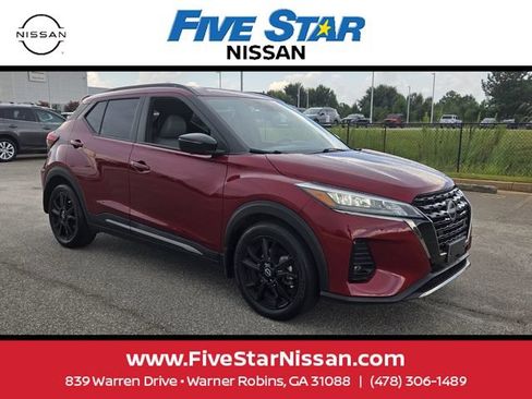 Used 2023 Nissan Kicks SR w/ SR Premium Package FWD image 1