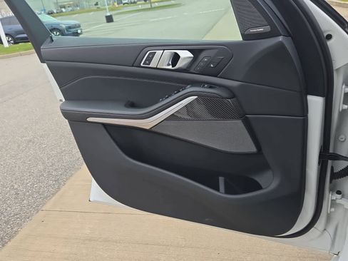 Used 2026 BMW X5 M60i image 21