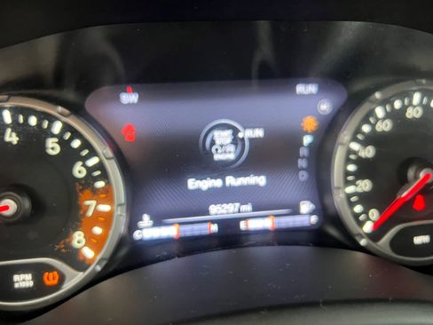 Used 2017 Jeep Renegade Trailhawk AWD/4WD image 18