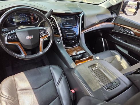 Used 2020 Cadillac Escalade Premium Luxury RWD image 6
