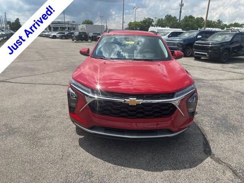 New 2026 Chevrolet Trax LT w/ Driver Confidence Package FWD image 8