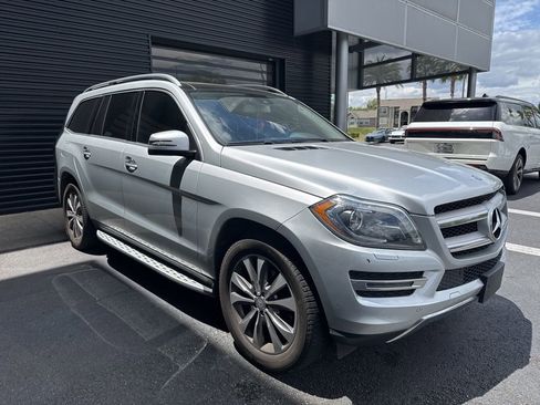 Used 2016 Mercedes-Benz GL 450 4MATIC image 4