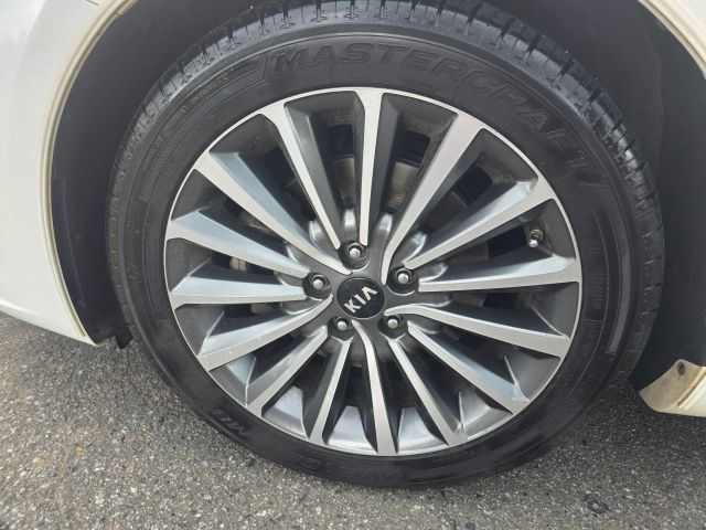 Used 2017 Kia Cadenza Technology FWD image 9