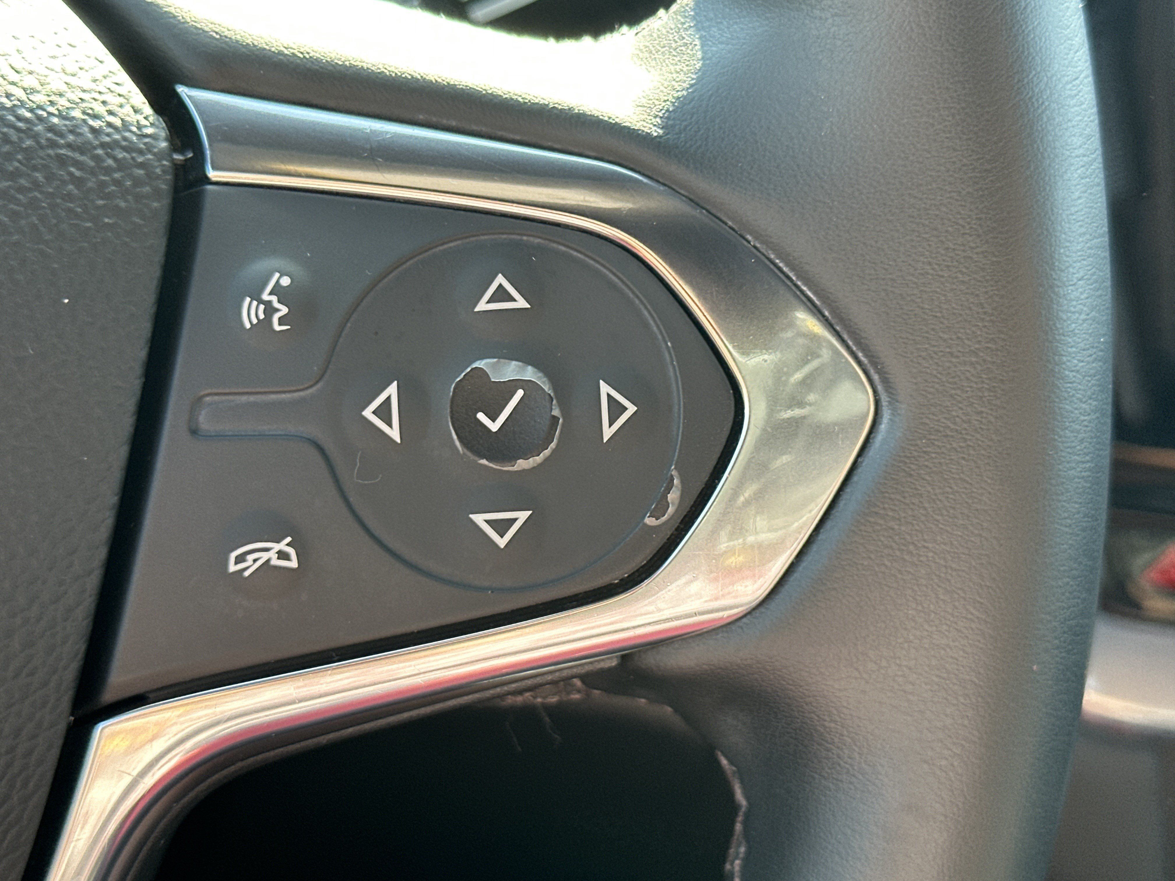Certified 2023 Chevrolet Traverse LT FWD image 28