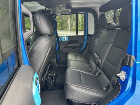 Used 2025 Jeep Gladiator Sport image 31