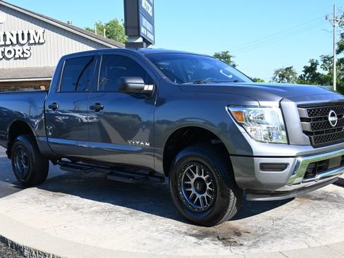 Used 2024 Nissan Titan SV AWD/4WD image 3