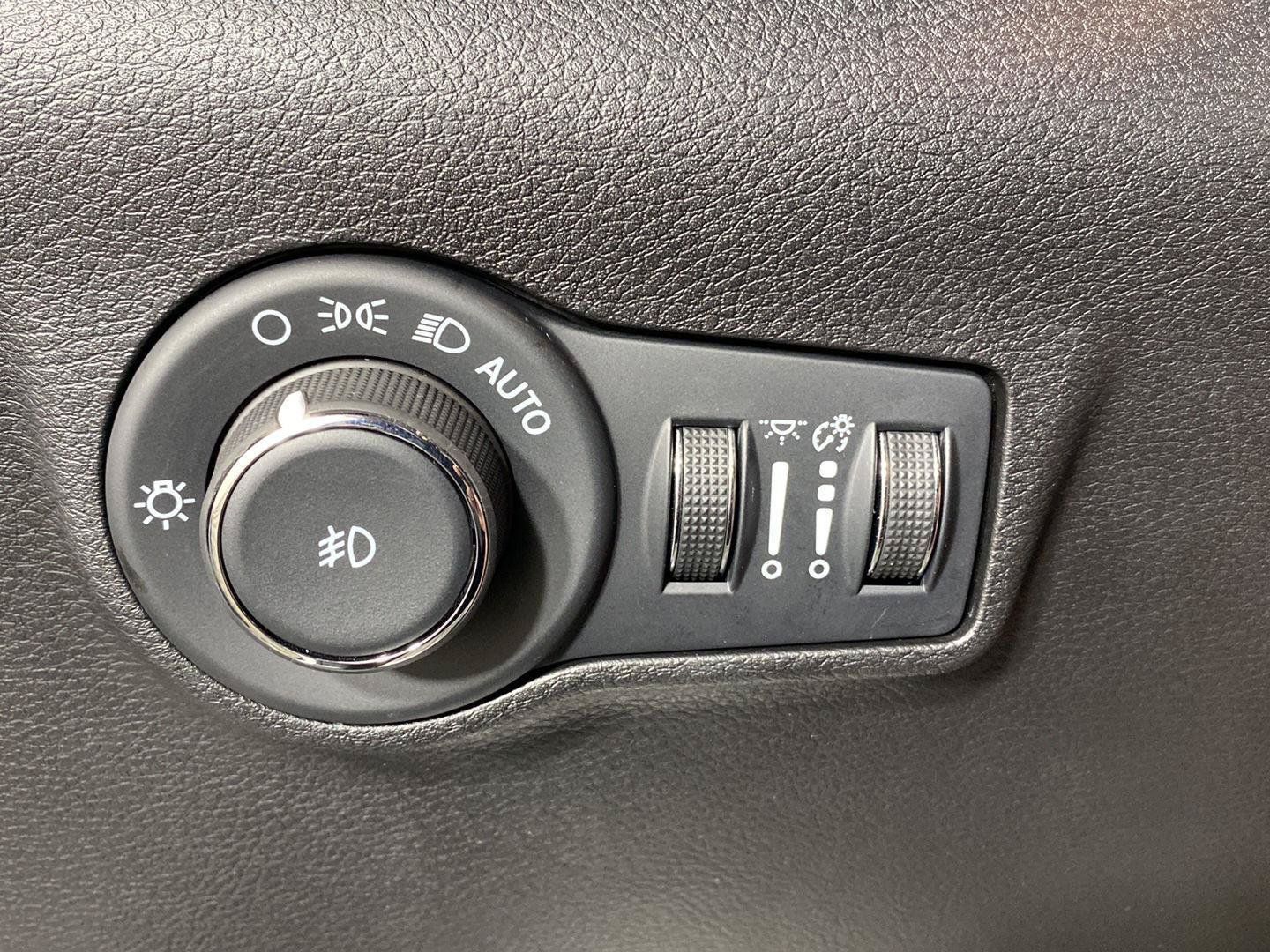 Used 2026 Jeep Compass Limited AWD/4WD image 19