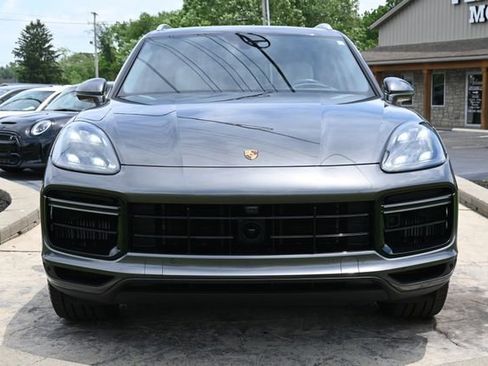 Used 2021 Porsche Cayenne Turbo S AWD/4WD image 2