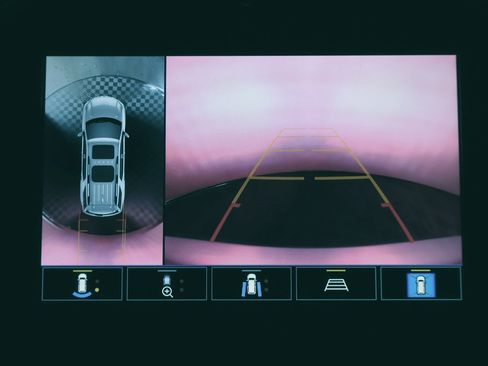 Used 2023 Chevrolet Traverse LT w/ Rear Camera Mirror Package image 48