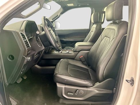 Used 2019 Ford Expedition Limited w/ Equipment Group 301A AWD/4WD image 18