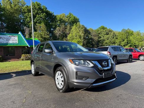Used 2017 Nissan Rogue S AWD/4WD image 3