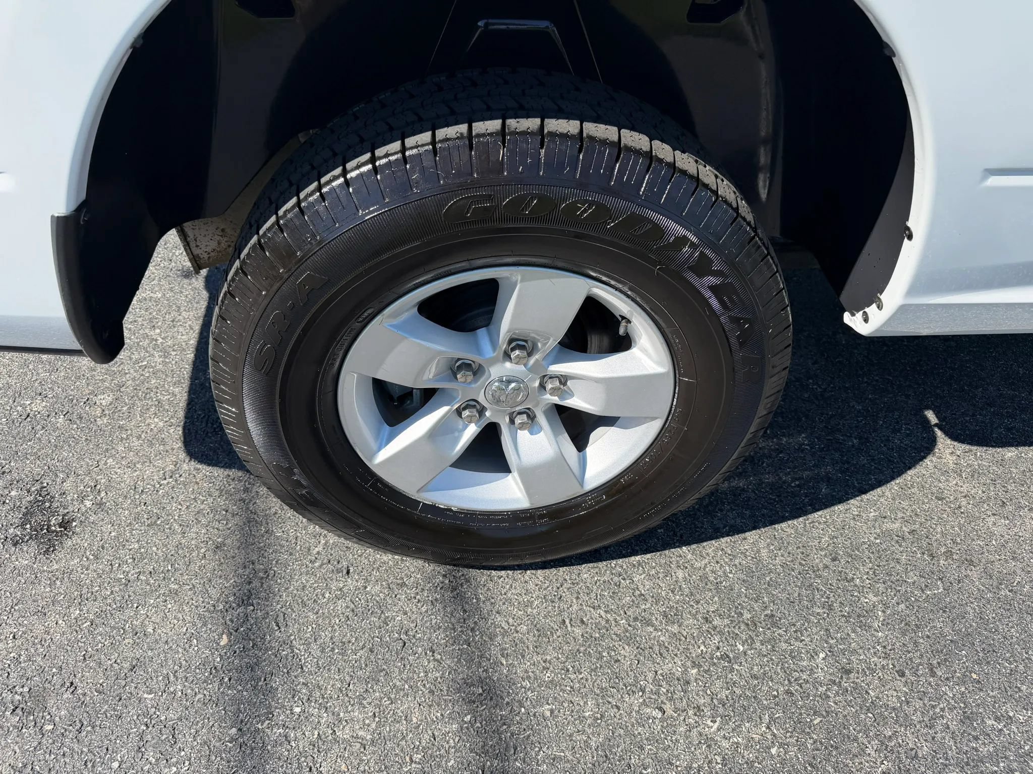 Used 2022 RAM 1500 Classic SLT AWD/4WD image 43