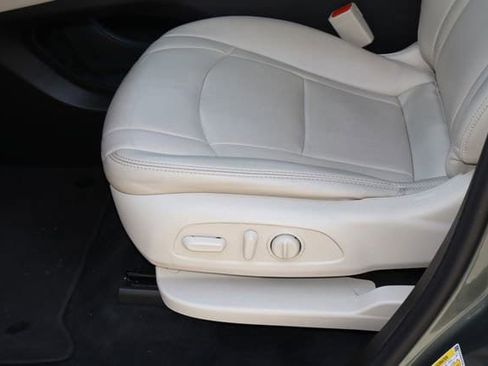 Used 2022 Buick Enclave Essence w/ Experience Buick Package FWD image 16
