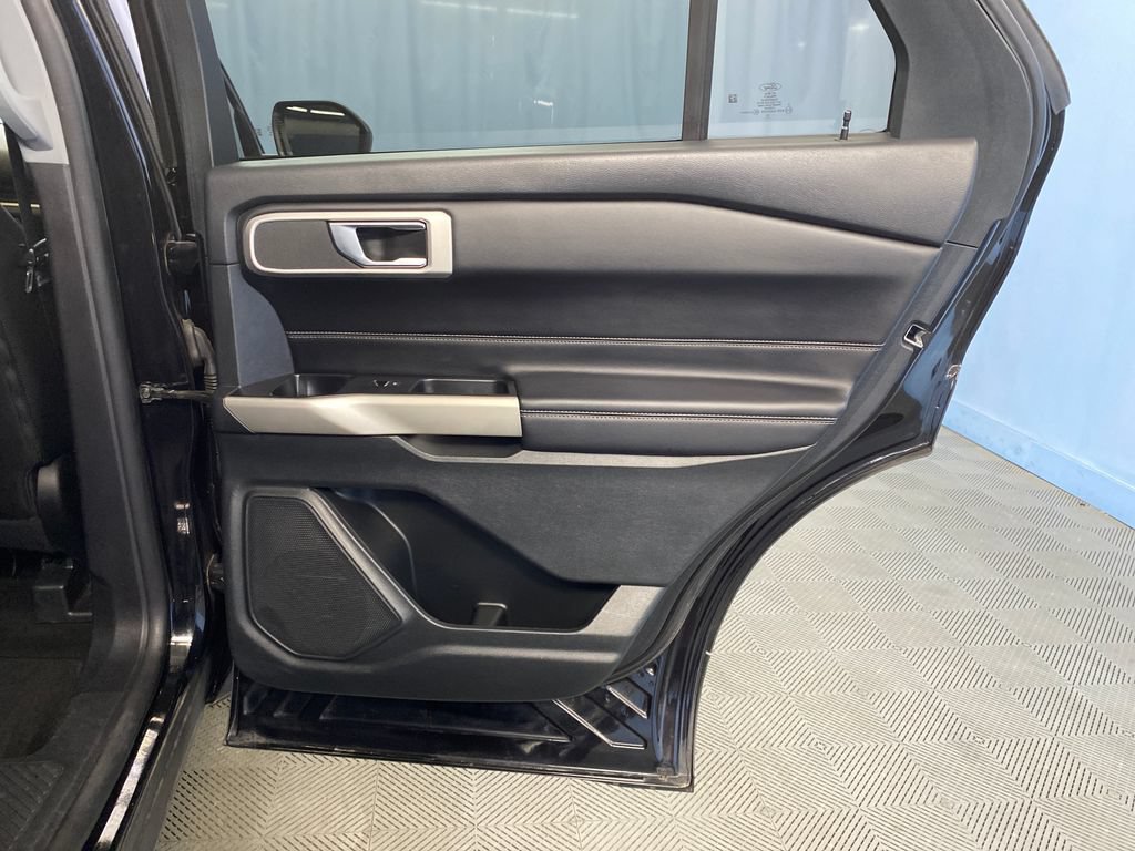 Used 2022 Ford Explorer XLT w/ Equipment Group 202A AWD/4WD image 42