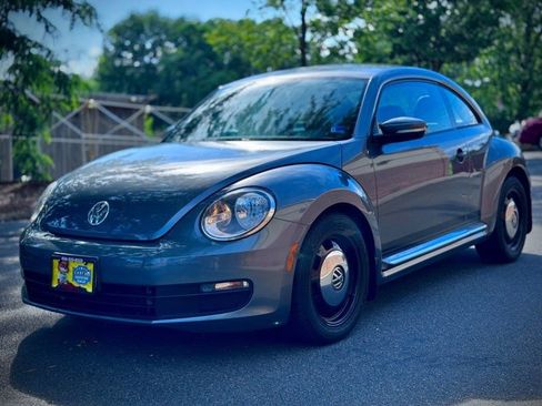 Used 2016 Volkswagen Beetle 1.8T Classic FWD image 3